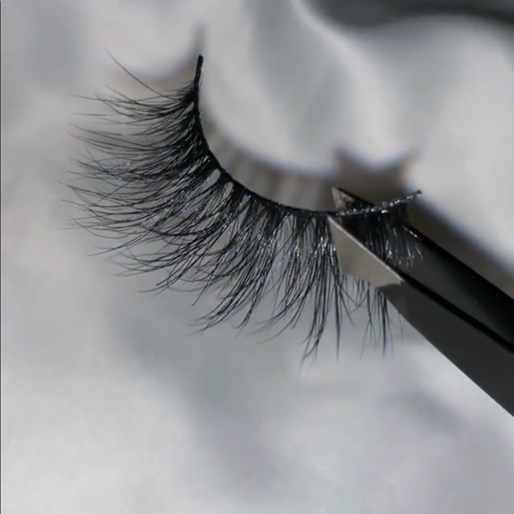 Glorious style strip lashes